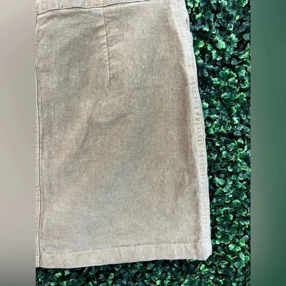 Boutique Mini Skirt - Large - Picture 5 of 7